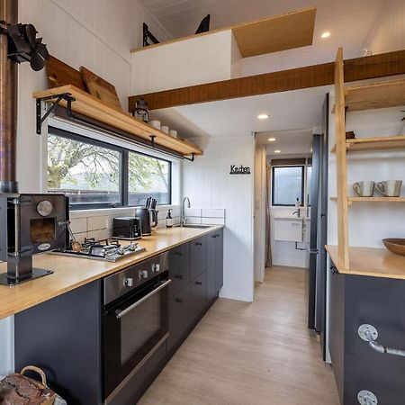 דירות וואנאקה Tiny House With Mountain Views, Indoor And Outdoor Fire, Private Courtyard Garden מראה חיצוני תמונה