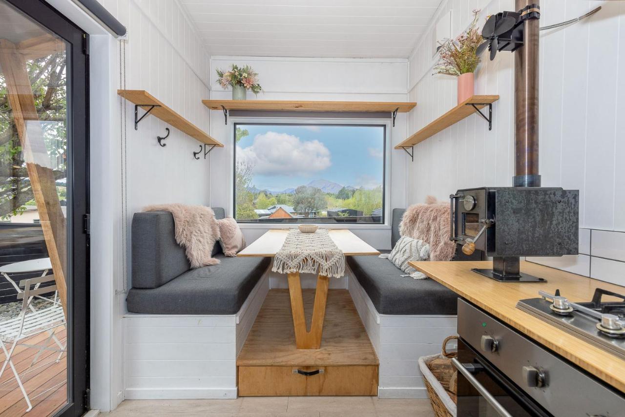 דירות וואנאקה Tiny House With Mountain Views, Indoor And Outdoor Fire, Private Courtyard Garden מראה חיצוני תמונה