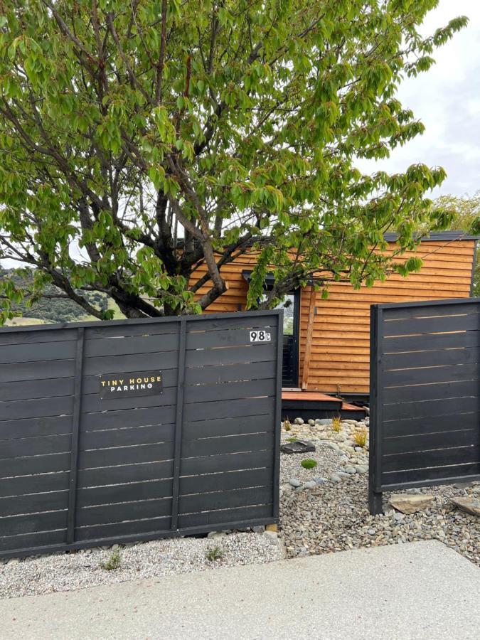 דירות וואנאקה Tiny House With Mountain Views, Indoor And Outdoor Fire, Private Courtyard Garden מראה חיצוני תמונה