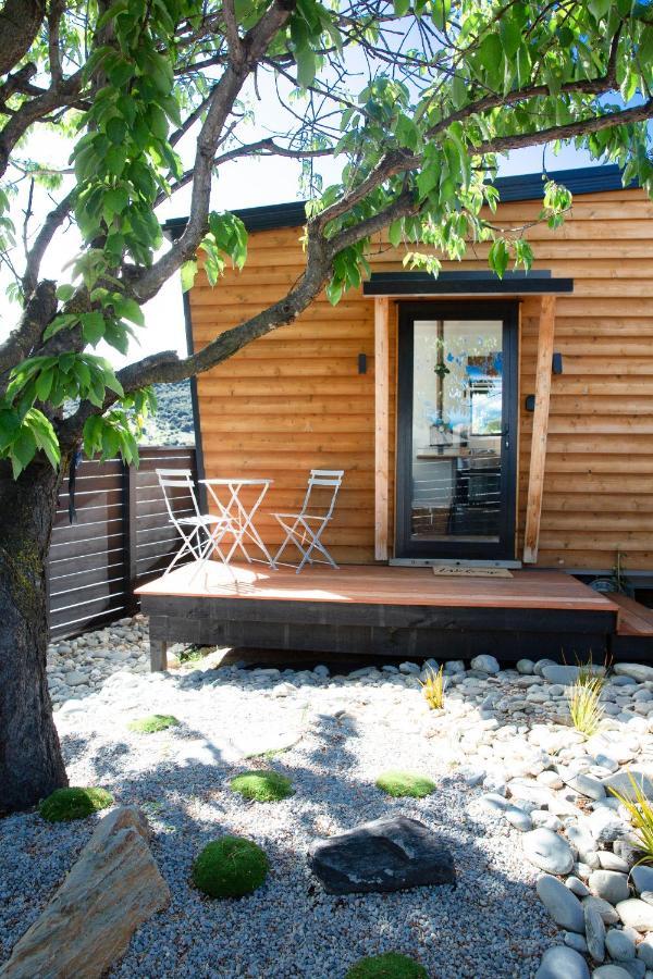 דירות וואנאקה Tiny House With Mountain Views, Indoor And Outdoor Fire, Private Courtyard Garden מראה חיצוני תמונה